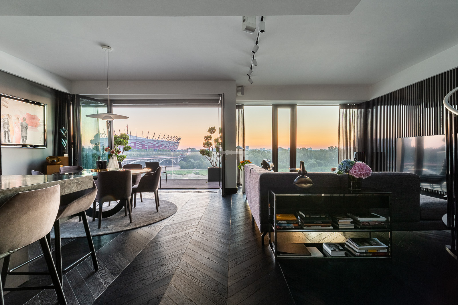 Nowoczesna łazienka z drewnem